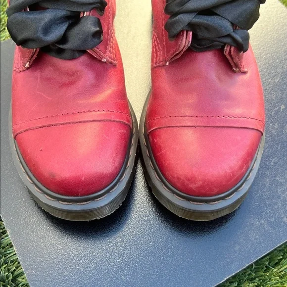 Dr. Martens 12-eyelet boot. Size 8 - Picture 4 of 12